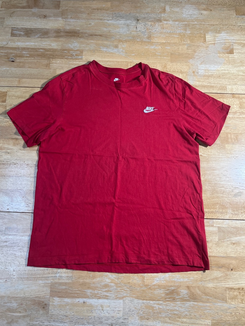 Nike Sportswear Club Tee Men Large Red Short Sleeve Embroidered Futura Logo